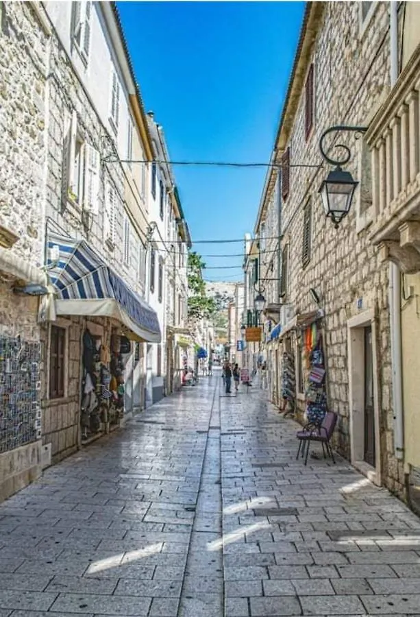 Apartments Alma Pag Town