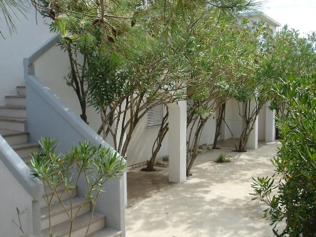 Apartments Alma Pag Town